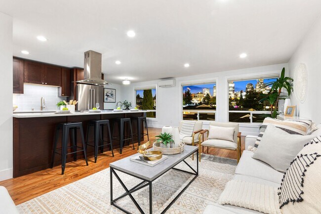 Foto del edificio - 9817 SE Shoreland Dr