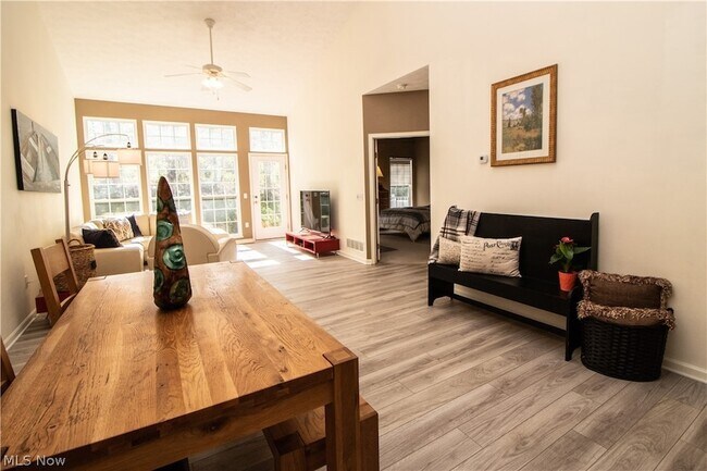 Foto del edificio - 4977 Lake View Dr