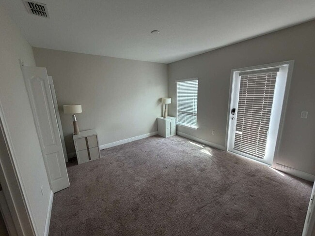 Foto del edificio - Charming 2-Bed Townhouse with Granite Eleg...