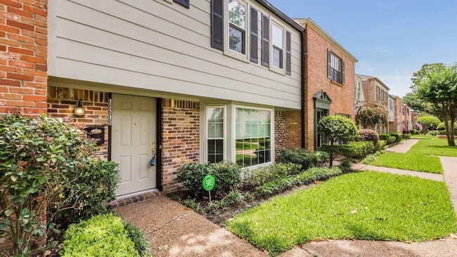 Building Photo - 12615 Huntingwick Dr