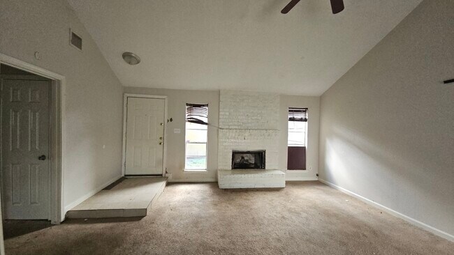 Foto del edificio - 8710 Parkway Forest Dr