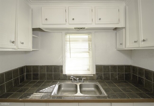 Building Photo - 1 br, 1 bath House - 2911 Burkett St