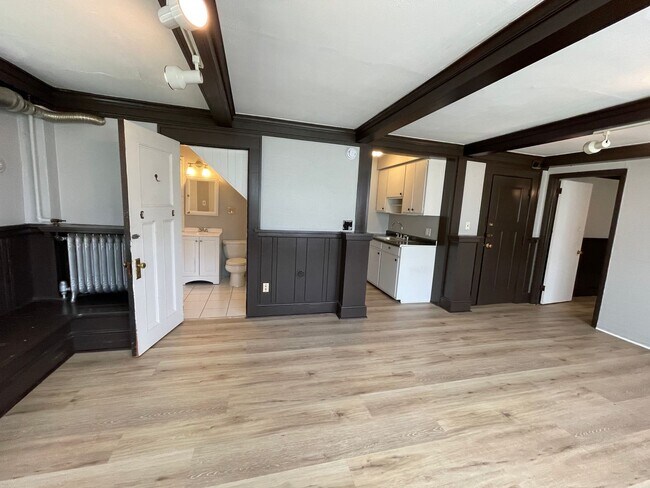 Foto del edificio - 1902 Game Room - Converted Mansion - Avail...