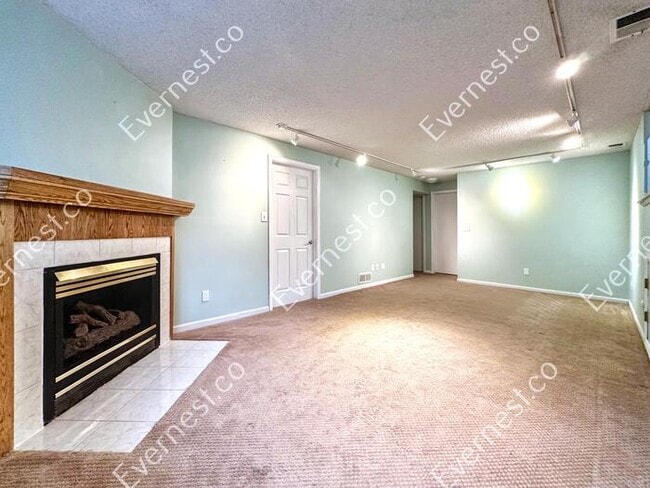 Building Photo - Charming 4-Bedroom Home with Spacious Layo...