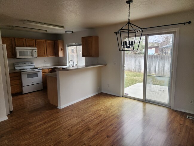 Foto del edificio - 1427 W Roberts Pl