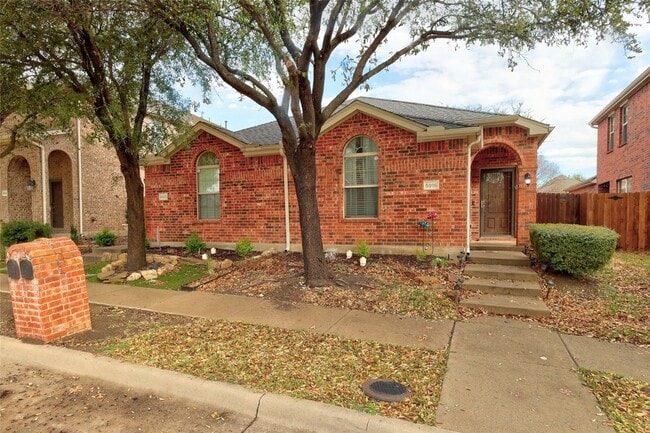 Building Photo - 5916 Round Up Ln