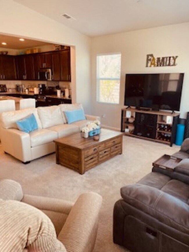 Foto del edificio - Like New Audie Murphy Ranch Home with Solar