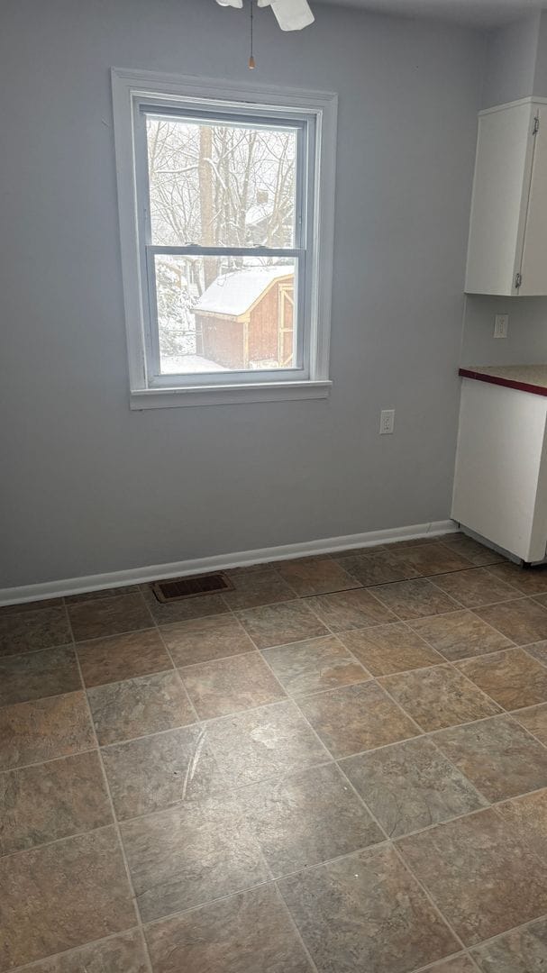 Building Photo - Large 3 bedroom Single Family Home