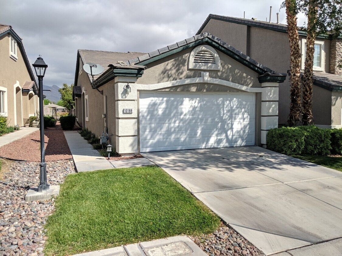 Foto principal - 10188 Birch Bluff Ln