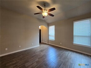 Building Photo - 526 Creekside Frst