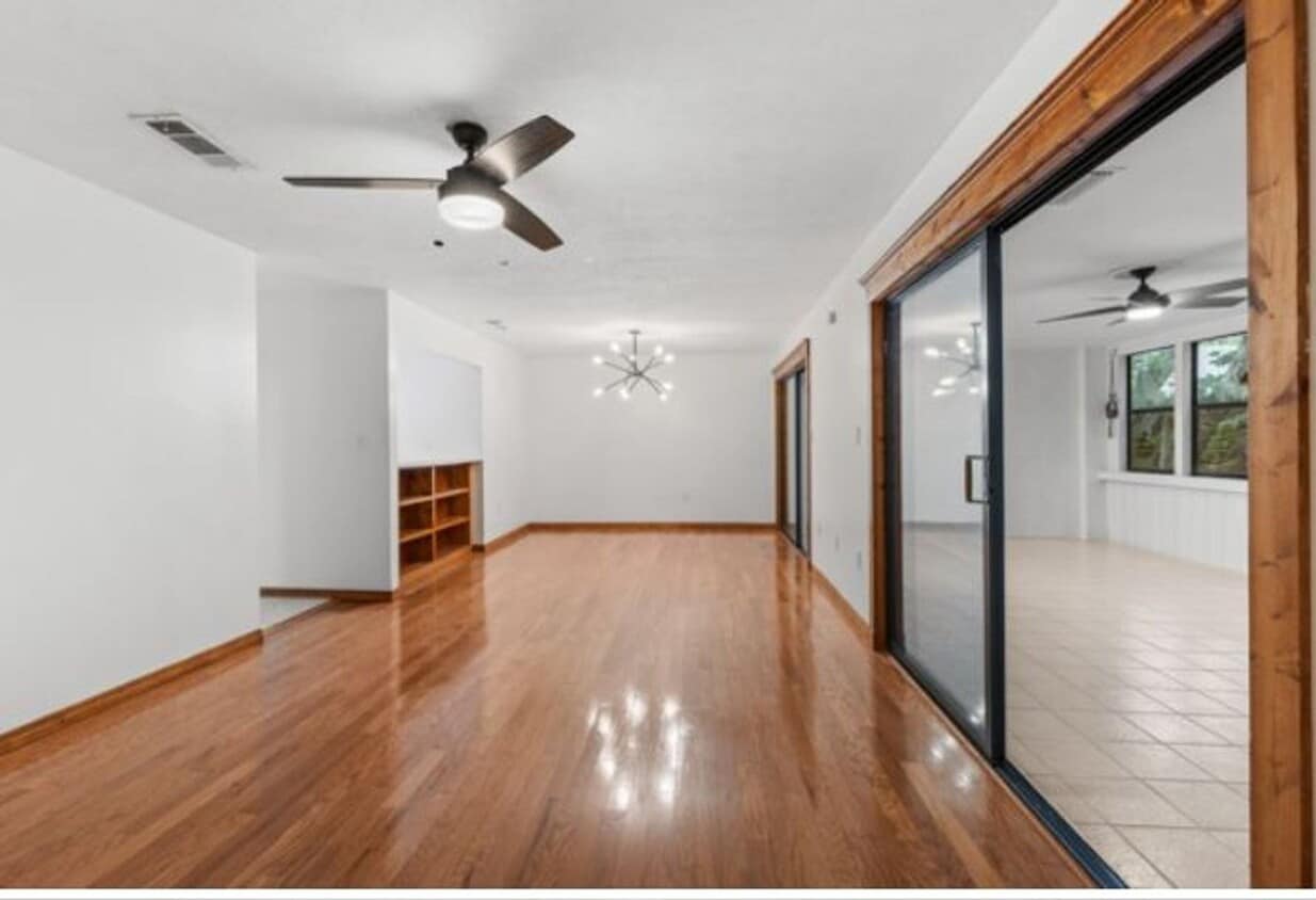 Primary Photo - Stunning 2/1 with Water Views at Bivens La...