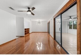 Building Photo - 2822 SW 14th Dr