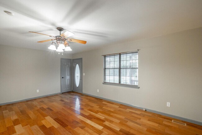 Building Photo - 3/ 2 Home for Rent