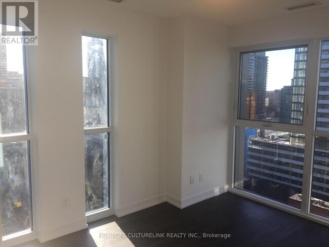 Building Photo - 125 Redpath Ave
