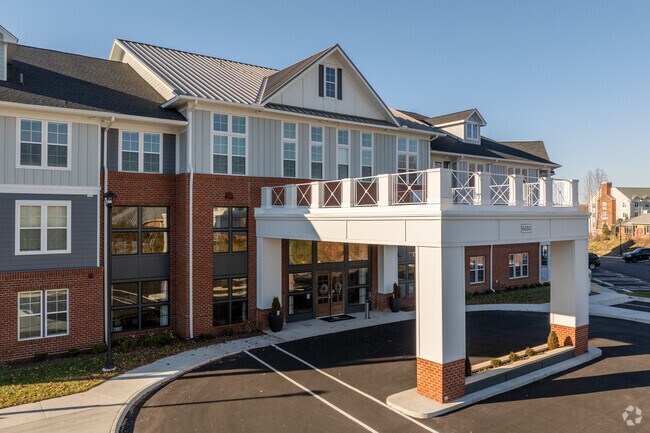 Entrada del edificio - Lake Forest at Swift Creek