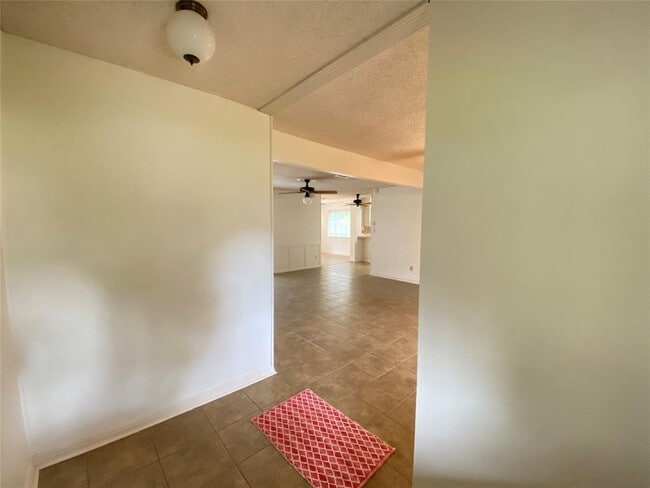 Building Photo - 2233 Ripple Creek Dr