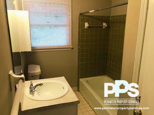Foto del edificio - 6999 Knollwood Dr