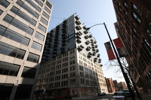 Primary Photo - 565 W Quincy St