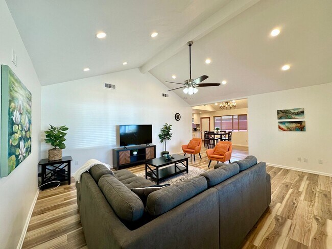 Foto del edificio - AVAILABLE NOW!! 3 BEDROOM 3 BATHROOM HOME IN JOSHUA TREE!