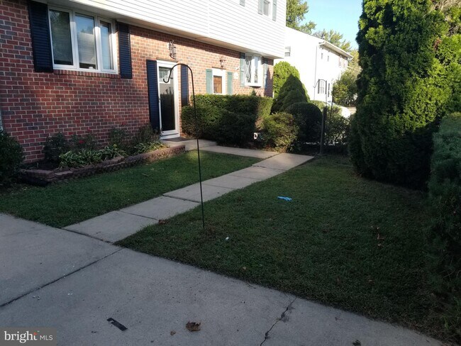 Building Photo - 408 Laburnum Rd