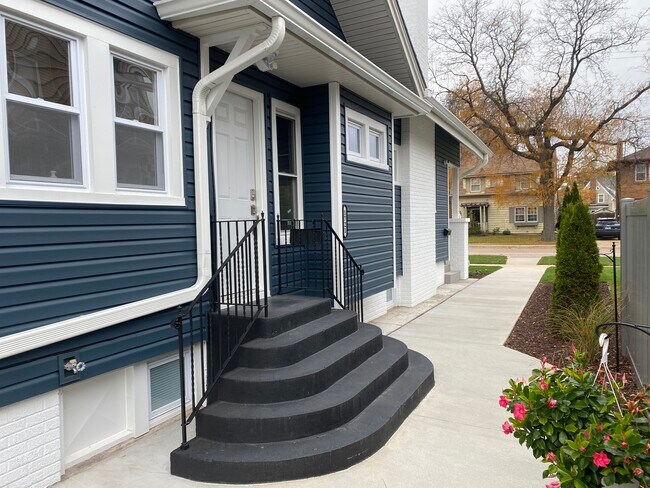 Entrada principal - 1719 Post Ave