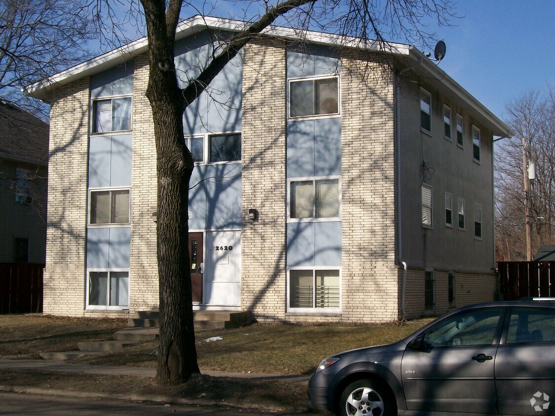 Building Photo - 2620 S Cedar Ave