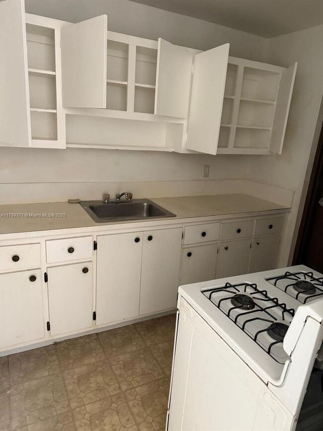 Photo - 1600 NW 4th Ave Apartment