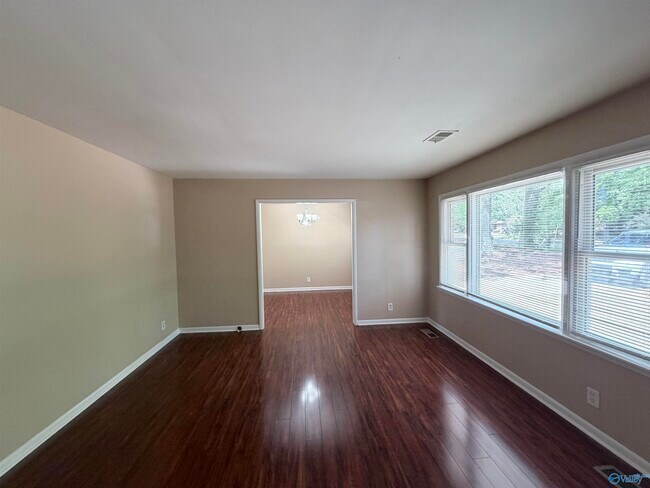 Foto del edificio - 2205 Glen Iris Rd NW