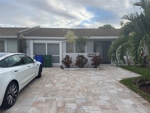 Building Photo - 5482 Lakewood Cir S