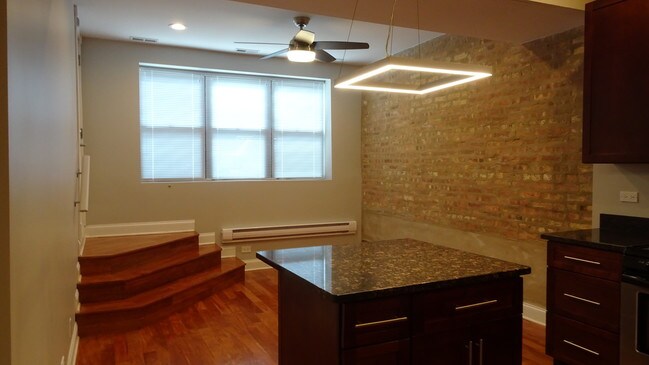 Building Photo - 2048 W Hood Ave