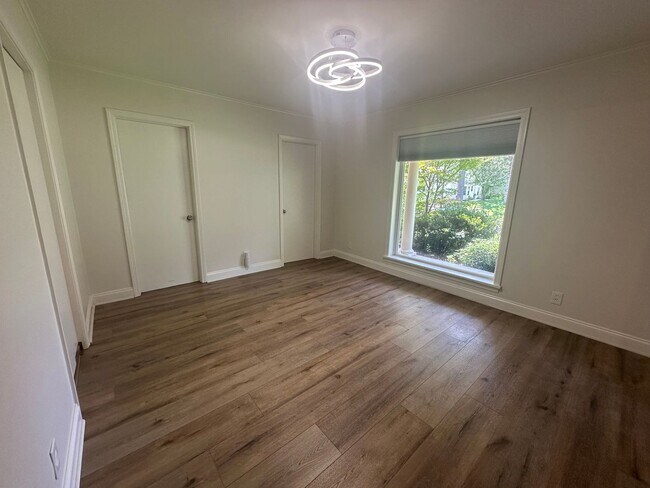 Foto del edificio - Gorgeous 3 Bedroom South Highland Home wit...