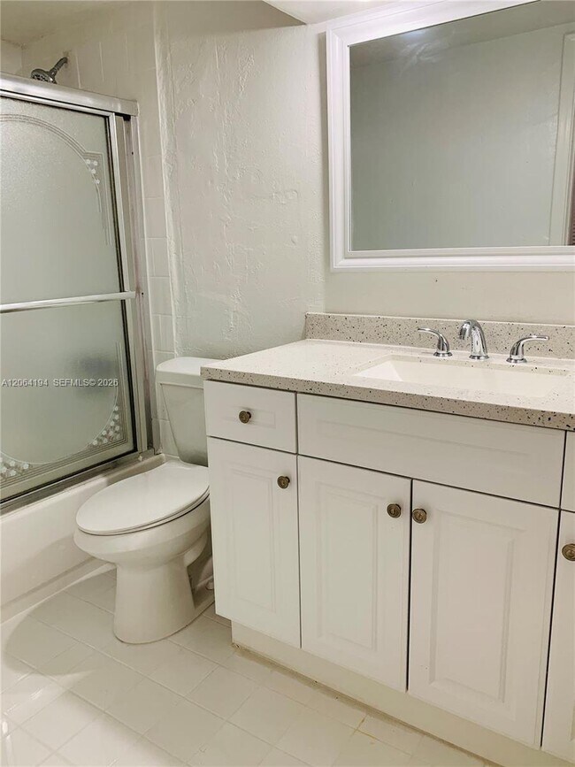 Foto del edificio - 6900 N Kendall Dr