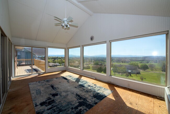 Foto del edificio - 279 Franklin Estates Ln