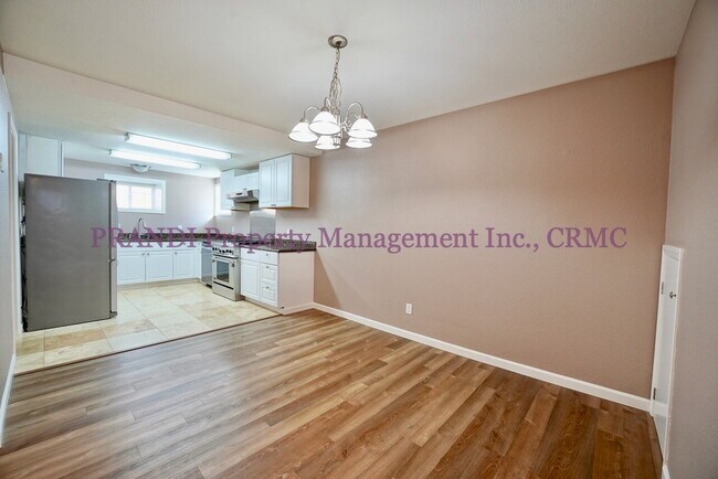 Foto del edificio - Charming Downtown San Rafael Victorian Style Duplex.