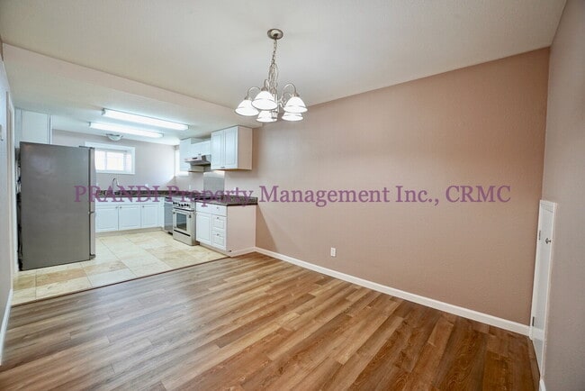 Building Photo - Charming Downtown San Rafael Victorian Style Duplex.