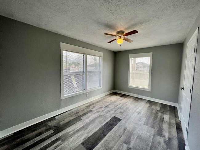 Foto del edificio - 2300 Hutton St