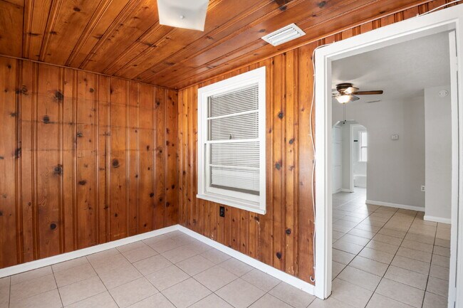 Foto del edificio - Unit For Rent in Gulfport!