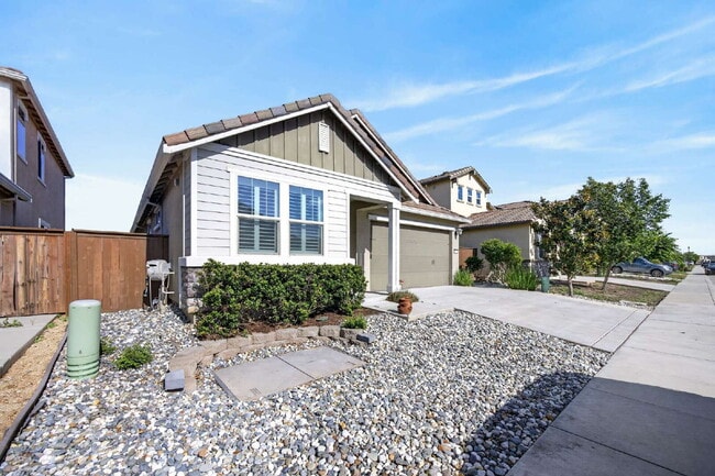Building Photo - Charming 3-Bedroom Haven in Elk Grove with 2 Full Baths and 1603 Sq Ft of Comfort!