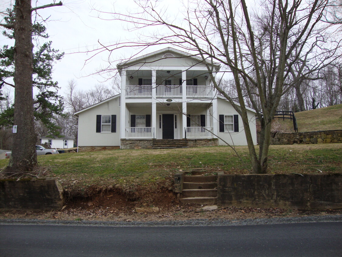 Primary Photo - 3014 Halfway Rd