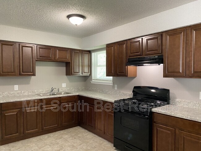 Foto del edificio - 908 Virginia Cir