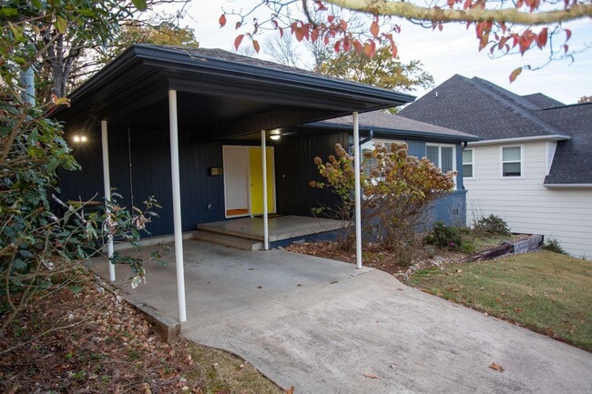 Building Photo - 3010 N Taylor St