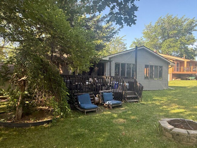 Building Photo - New Listing - 4 Bedroom House on Iowa City Westside on Sunset