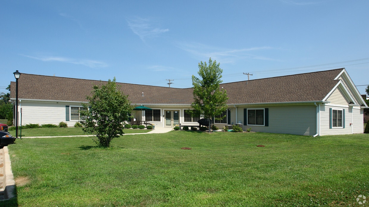 Building Photo - 401 Olive St
