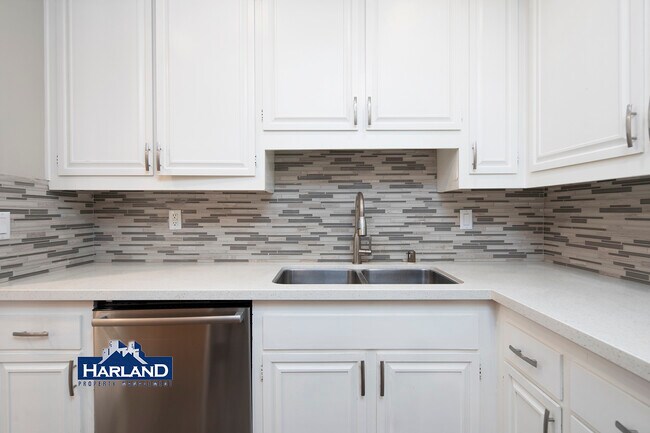 Foto del edificio - 7811 Eads Ave