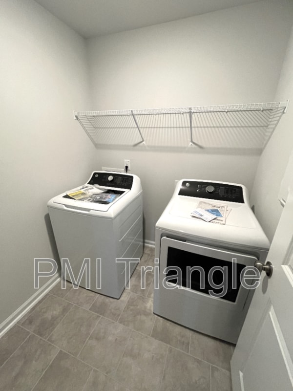 Building Photo - 1615 Singing Bird Trl