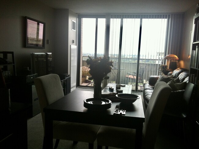 Foto del edificio - 5225 Pooks Hill Rd