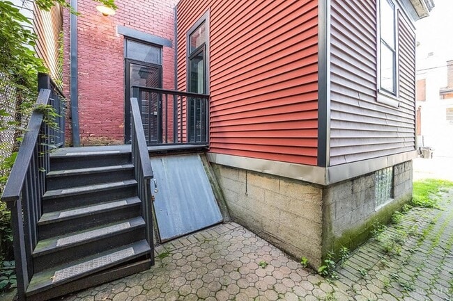 Building Photo - 2412 Fairview Ave