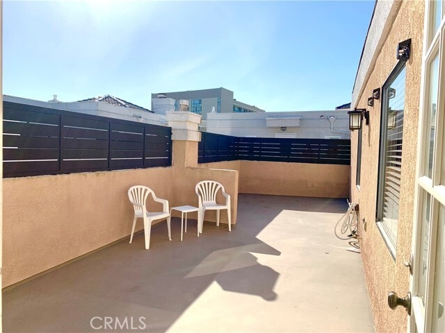 Building Photo - 425 S Catalina Ave