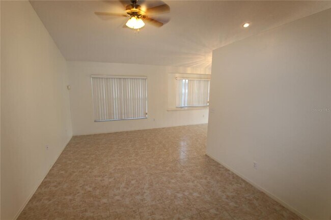 Foto del edificio - 940 Islander Ave