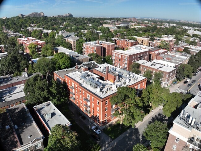  - 590 Av Outremont